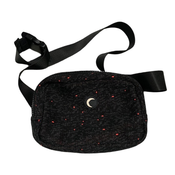ZYIA Black Speckled Fanny Pack - Picture 2 of 8